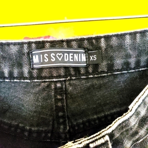 Missdenim | Low Waist Acid Wash Short - Picture 3 of 4